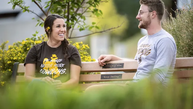 Uwyotwostudentsonbench_2023