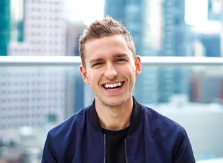 Headshot Juan Bendaña