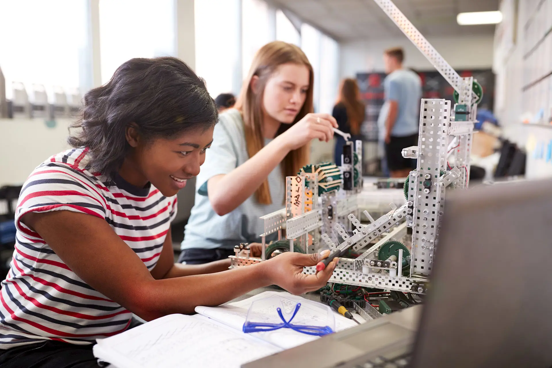 5 Engineering Design Challenges For High School Students