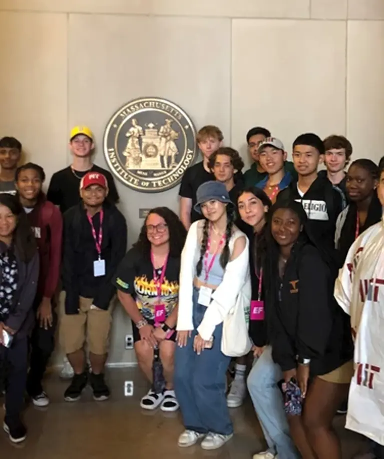 Mit Group Shot Ws