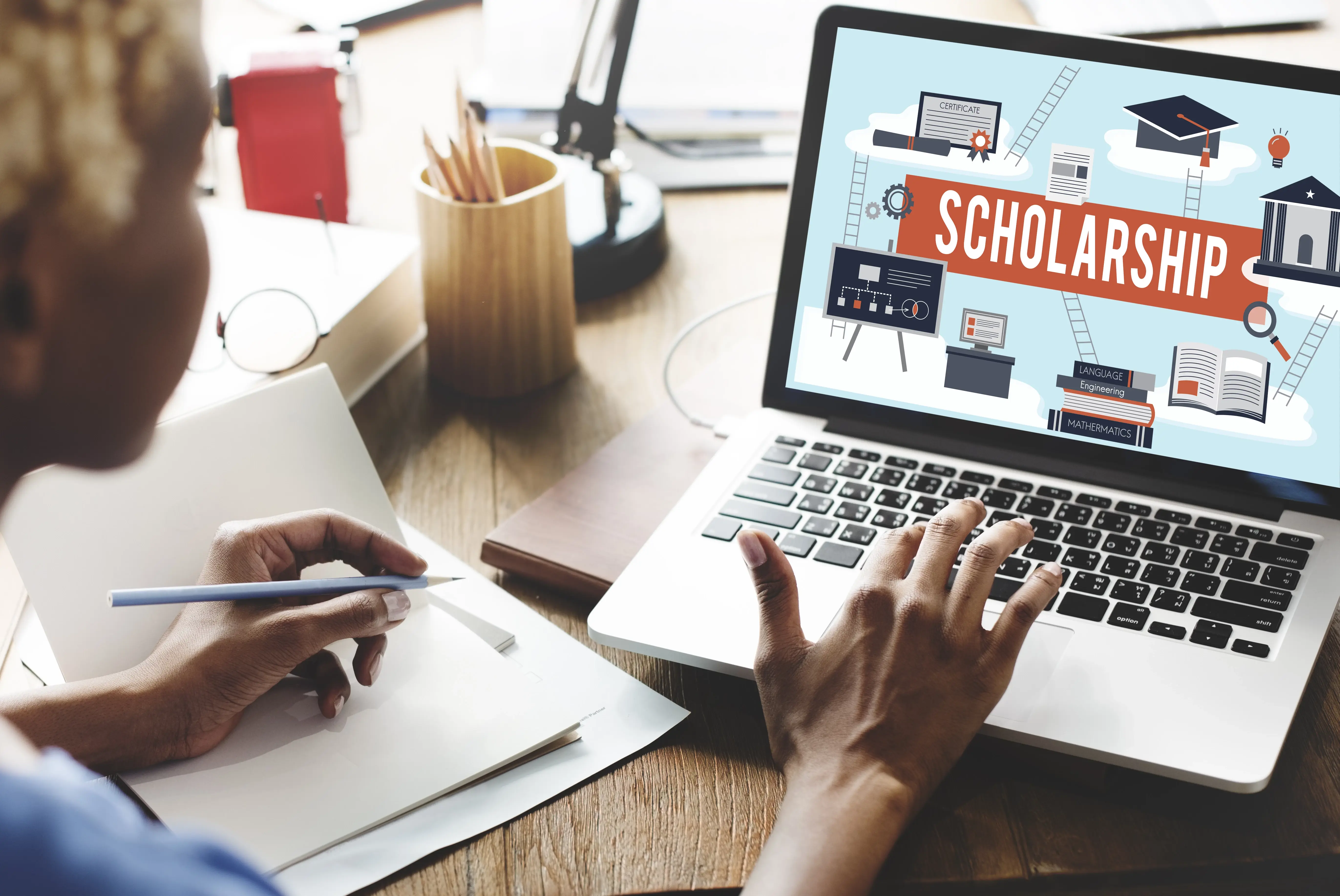 Girlonscholarshippageonlaptop_2023